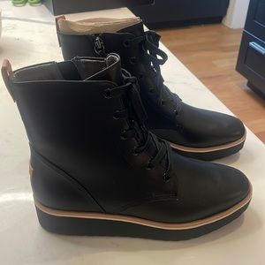 Brand new never worn Dr Scholls with box and tags size 8 so comfortable